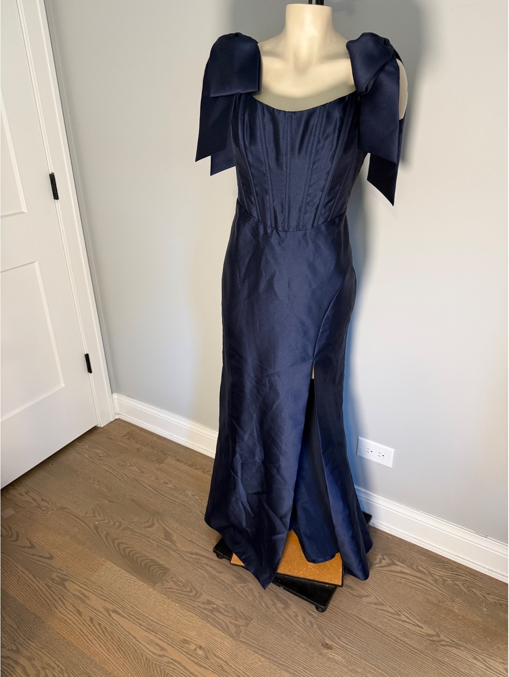 Alfred Sung Midnight Blue Evening Gown with Bow Shoulder Straps Size 8R